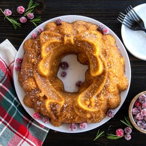 Bundt Pan: Nordic Ware Holiday Wreath, Silver