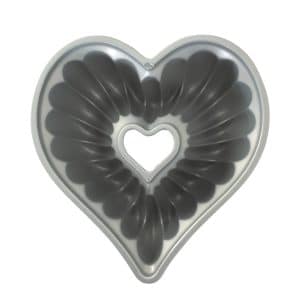 Bundt Tin: NordicWare Elegant Heart Bundt Tin
