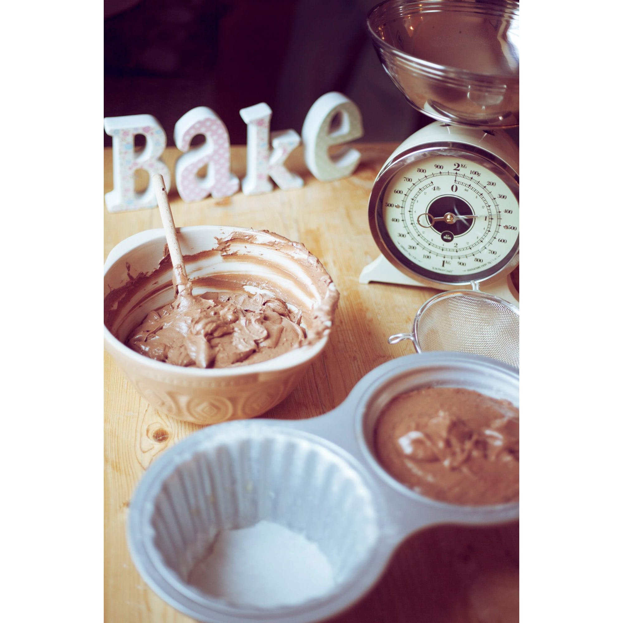 Cake Tin: Jumbo Cupcake Baking Tin - Image 2