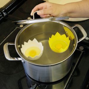 Egg Poacher: 2 x Eggshell Egg Poachers, Silicone