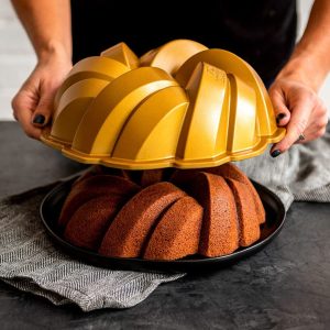 Bundt Pan: Nordic Ware Braided, 12 cups/2.8l, Gold