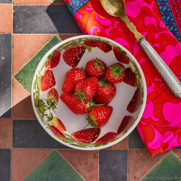 French Bowl: 13.5cm Emma Bridgewater Strawberries French Bowl, Ceramic - Image 2