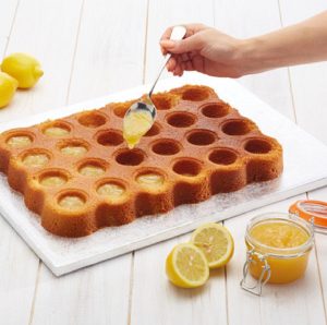 Cake Tin: 29cm Surprise Ingredient Fillable Ring Cake Tin/Piñata Cake Pan