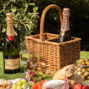 Bottle Carrier: 2 Bottle Basket, Wicker