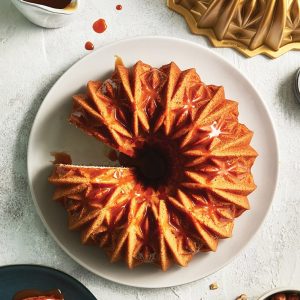 Bundt Tin: Nordic Ware Cut Crystal, Gold