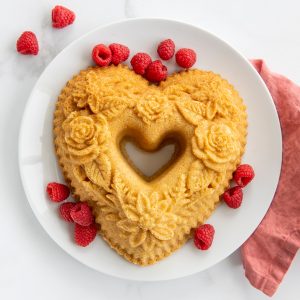 Bundt Pan: Floral Heart, 6 Cups, Toffee