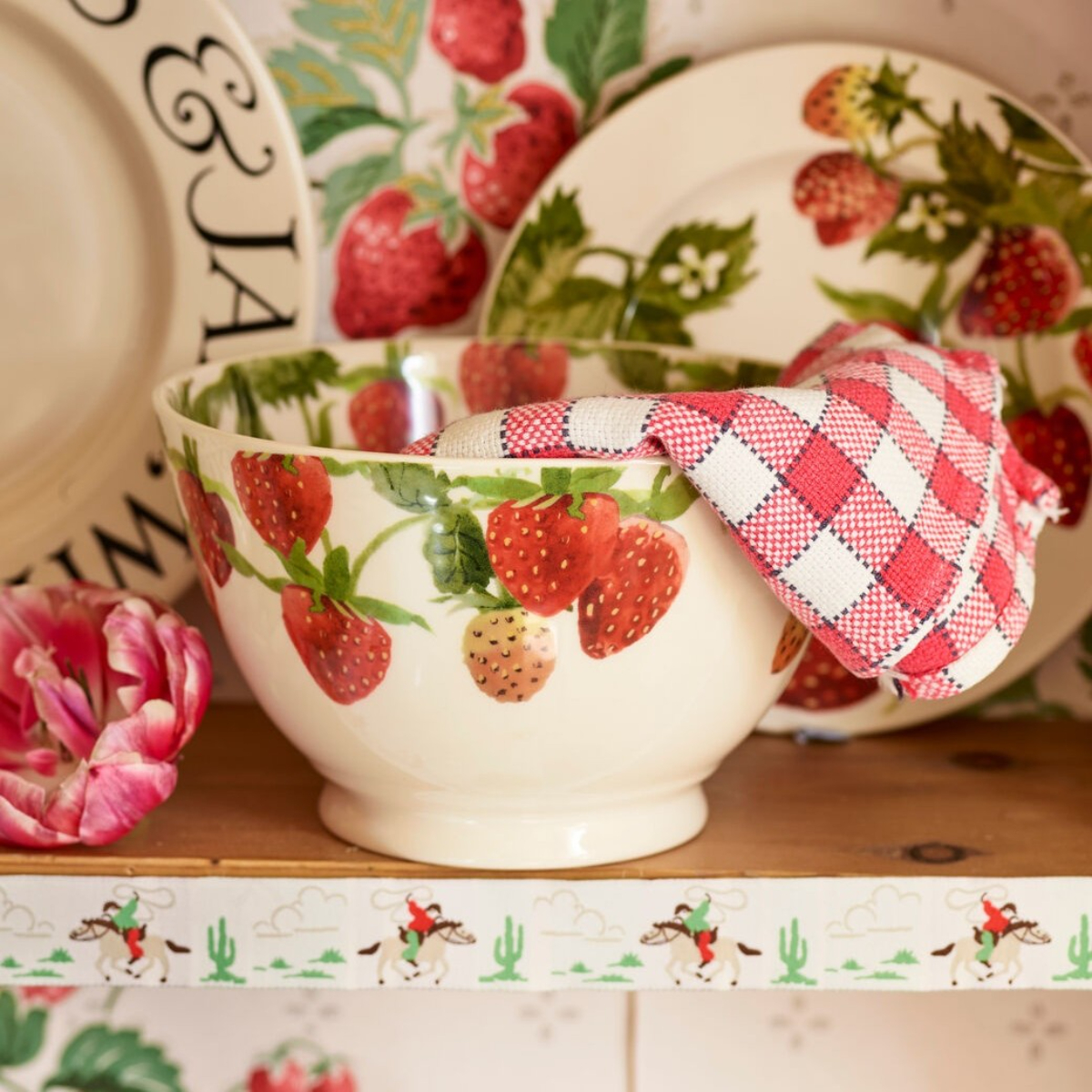 Dip Bowl: 16cm Emma Bridgewater Strawberries Medium Old Bowl, Ceramic - Image 2
